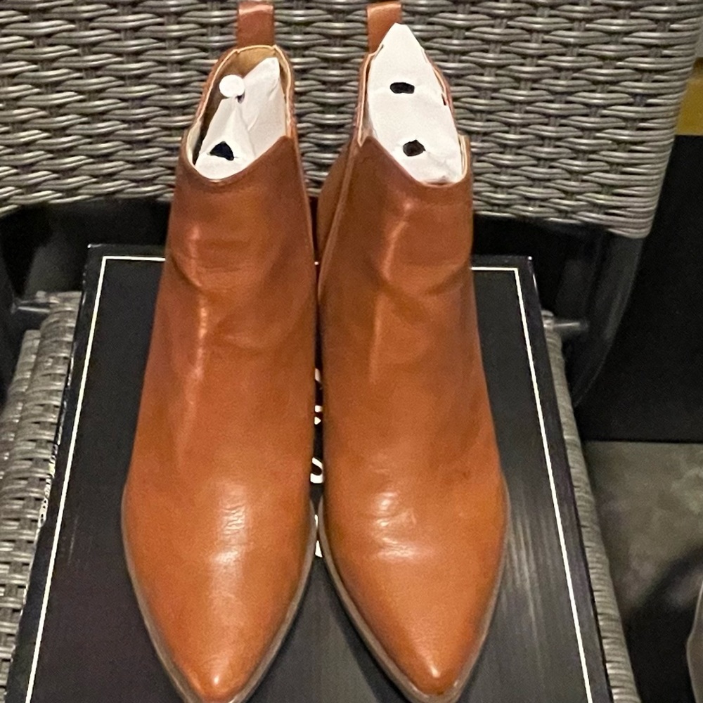 Women’s size 9 brown ankle boots